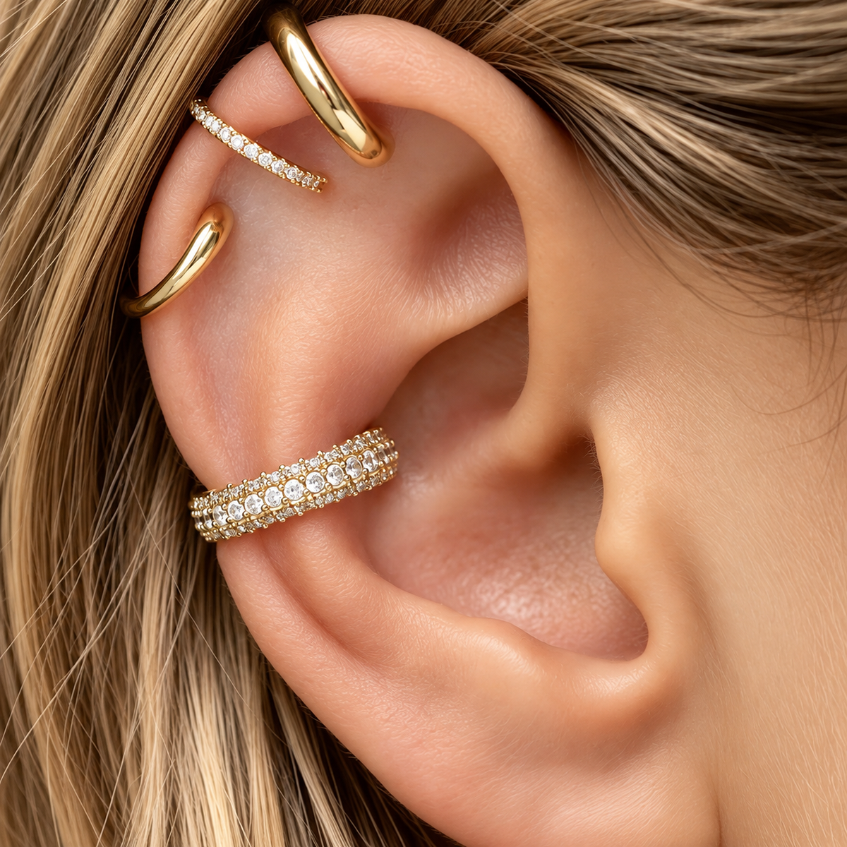 STÉPH Earcuff Set Aura – 4 goudkleurige earcuffs draagfoto
